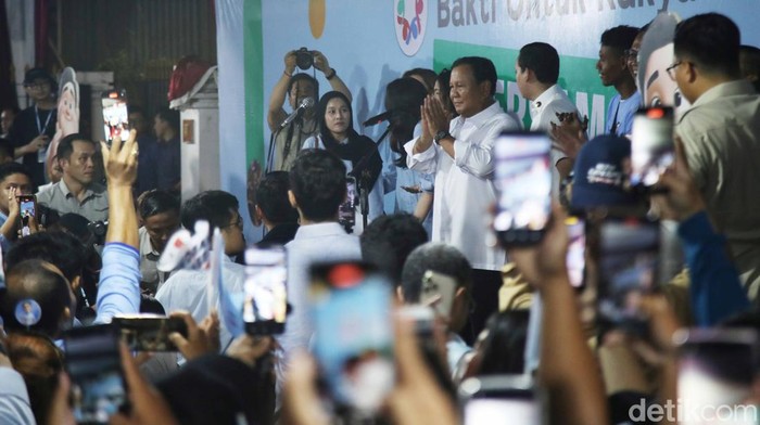 Prabowo Sambut Deklarasi Dukungan Bakti Untuk Rakyat Prabowo Sambut Deklarasi Dukungan Bakti Untuk Rakyat