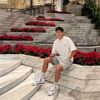 Rafael merupakan anak dari pasangan Brian Struick asal Belanda, dan Noraly Soeditoyang memiliki darah Jawa dan Suriname. Foto: Instagram/@rafaelstruick