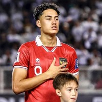 Rafael Struick menjalani debutnya sebagai pemain Timnas Indonesia, saat melawan Palestina di Stadion Gelora Bung Tomo, Surabaya, pada Juni 2023. Foto: Instagram/@rafaelstruick