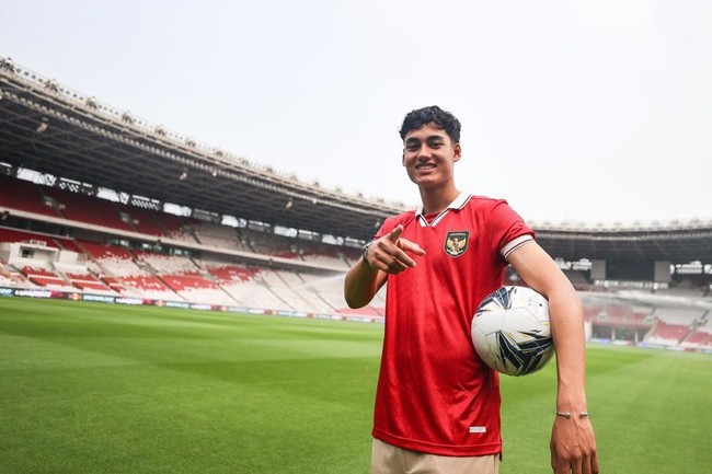 Pria keturunan Belanda, Indonesia dan Suriname ini dipercaya untuk menempati posisi sebagai striker. Foto: Instagram/@rafaelstruick