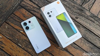 Ini dia Redmi Note 13 Pro 5G dalam pilihan warna Aurora Purple. Foto: Virgina Maulita Putri/detikINET