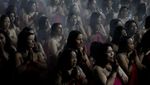 Intip Wanita-wanita di Nepal Saat Mandi Bareng di Sungai