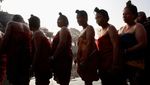 Intip Wanita-wanita di Nepal Saat Mandi Bareng di Sungai