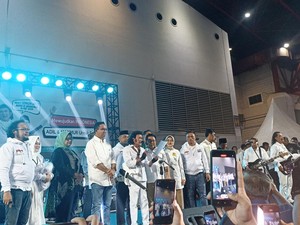 Kelakar Anies Usai Rhoma Irama Resmi Deklarasi Dukung AMIN