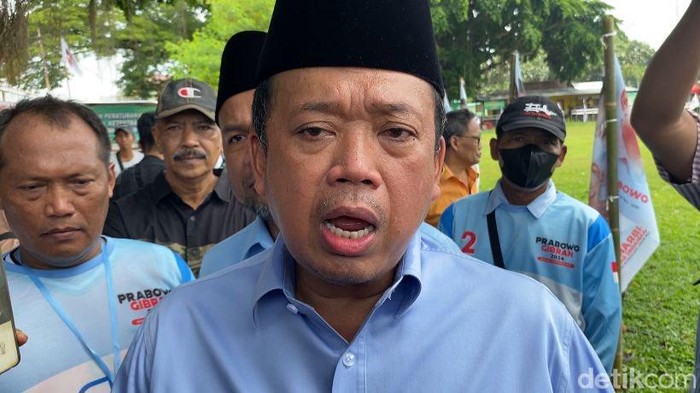 Sekretaris TKN Prabowo-GIbran, Nusron Wahid usai launching becak listrik di Kota Madiun.