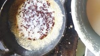 Srabi Tombo Kangen Khas Solo juga bisa ditemui di Bandung, Jawa Barat. Tepatnya berada di Jalan Sukagalih No. 123. Tekstur lembut serabi ini bikin ketagihan. Harganya mulai dari Rp 2.000 saja lho! Foto: Google Review