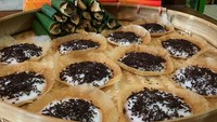 Srabi Notosuman Ny. Handayani juga populer di Solo. Kini bisa menemukan gerainya di Bandung, tepatnya di Jalan Kebon Jukut No. 3B. Untuk harganya dibanderol Rp 3.500 - Rp 4.000, ada original dan cokelat. Foto: Google Review