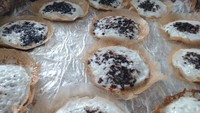 Di kawasan Bekasi, Jawa Barat ada gerai serabi Solo yang enak. Namanya Serabi Solo Mas Boby yang tawarkan varian rasa keju, cokelat, dan lainnya. Untuk menikmatinya cukup membayar Rp 2.500 per buah. Foto: Google Review /Boby