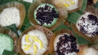 Di kawasan Tebet, Jakarta Selatan, ada penjual serabi Solo enak bernama Serabi Notokusuma Aji Jaya. Varian rasanya ada original, cokelat keju, pandan, hingga nangka. Harganya Rp 3.000-an per buah. Foto: Google Review/Azka Satrio Aji