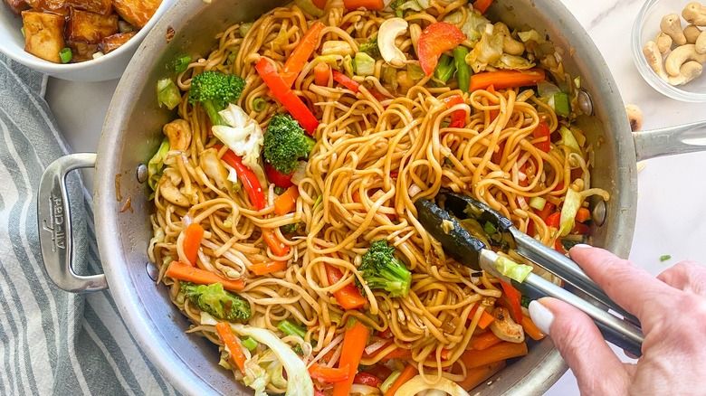 Siapa Sangka 5 Menu Chinese Food Ini Ternyata Bukan dari China!
