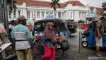 Semrawutnya Stasiun Jakarta Kota Dibajak Ojol, Gak Bahaya Tah?