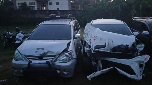 Kendaraan yang terlibat kecelakaan beruntun di Jalan Denpasar-Gilimanuk diparkir di Polres Jembrana, Senin (29/1/2024).
