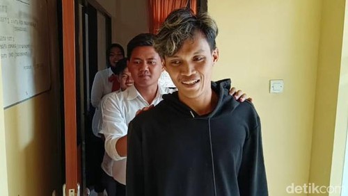 Tampang W, pria yang sekap dan perkosa siswi SMA di Kota Mataram, Senin (29/1/2024). (Ahmad Viqi/detikBali)