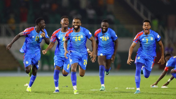 Soccer Football - Africa Cup of Nations - Round of 16 - Egypt v DR Congo - Laurent Pokou Stadium, San Pedro, Ivory Coast - January 28, 2024 DR Congo´s Gedeon Kalulu celebrate with teammates after the match REUTERS/Siphiwe Sibeko