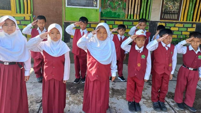 TK dan SD Deen Assalam di Ruteng, Manggarai, NTT yang didirikan Bripka Syamsuddin.