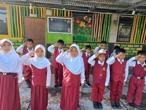Bripka Syamsuddin Potong Gaji-Gadai Rumah demi Bangun TK-SD Gratis di Ruteng