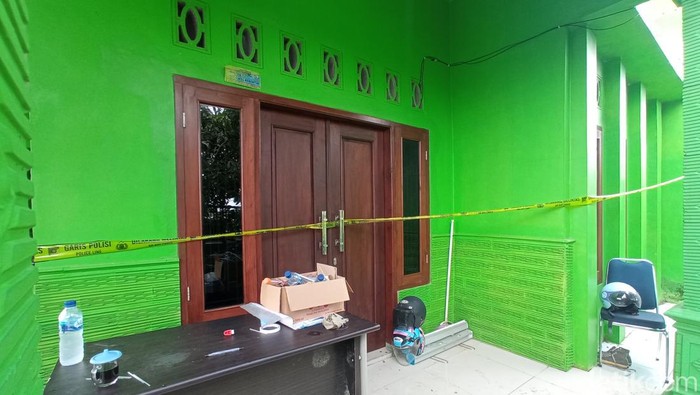 TKP aksi pembacokan pegawai Koperasi di Cirebon, Senin (29/1/2024).