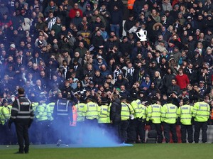 West Brom Vs Wolves di Piala FA Rusuh: Laga Disetop, Fans Berdarah-darah