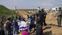 Serangan Israel di Gaza telah memicu kehancuran yang belum pernah terjadi sebelumnya di daerah kantong kecil di pesisir tersebut dan memicu bencana kemanusiaan yang telah menyebabkan sebagian besar dari 2,3 juta penduduk Gaza mengungsi dan menyebabkan lebih dari seperempatnya mengalami kelaparan, menurut PBB.  