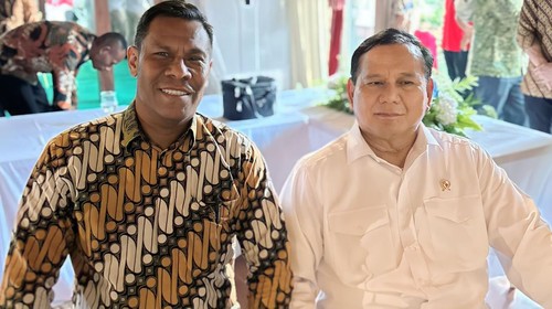 Ali Imron Bafadal (kiri) bersama Ketua Umum Partai Gerindra Prabowo Subianto (kanan).