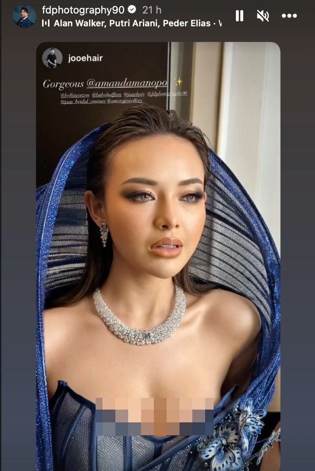 Penampilan Amanda itu juga semakin manglingi dengan riasan wajah dari MUA ternama Bubah Alfian. Dengan riasan mata smokey eyes ditambah dengan softlens berwarna terang membuat bagian mata Amanda terlihat semakin tegas. Foto: dok Instagram/@fdphotography