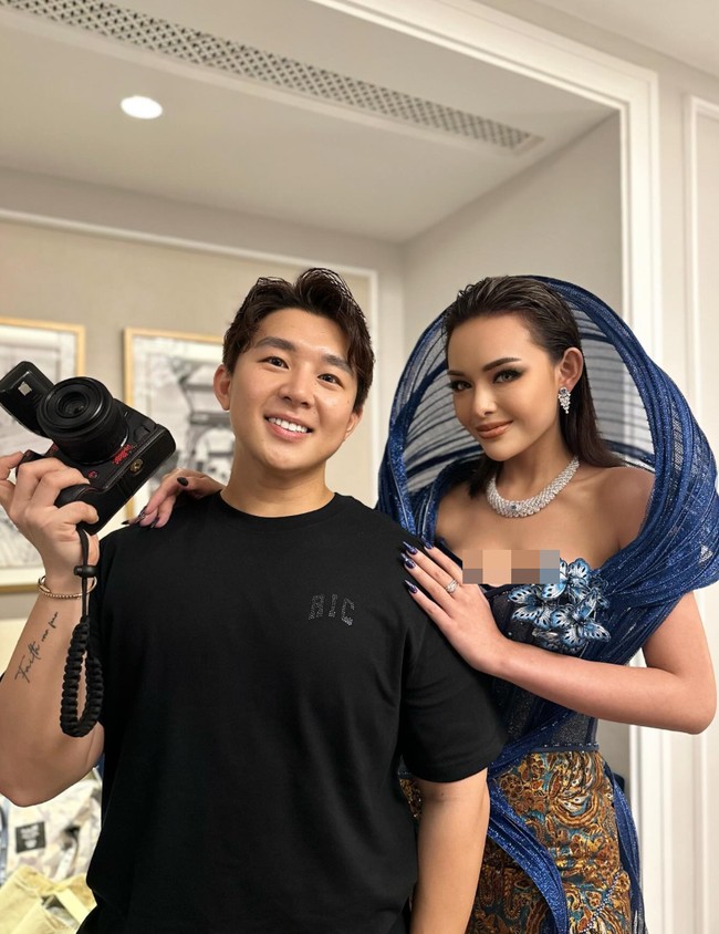 Untuk pemotretannya Amanda dibantu oleh fotografer Fandy Susanto. Terlihat keduanya sempat berpose bersama. Foto: dok Instagram/@fandy_the