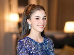 6 Pesona Anisha Rosnah Kondangan Bareng Pangeran Mateen, Gaunnya Rp 89 Juta