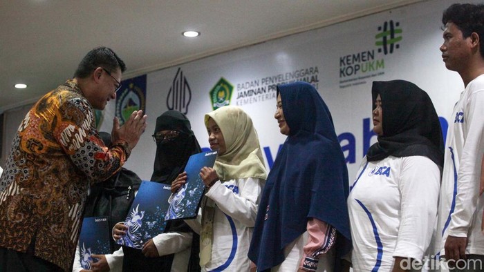 Sebanyak 475 sertifikat halal dibagikan kepada pelaku UMKM di Nusa Tenggara Barat (NTB). Hal ini selaras dengan pertumbuhan positif industri halal dalam negeri.