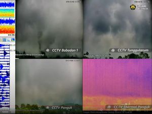 Merapi Muntahkan Awan Panas, Jarak Luncur 2,4 Km