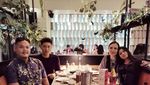 Bahagianya Massayu Anastasia Makan Bareng Sahabat hingga Jajan Es Krim