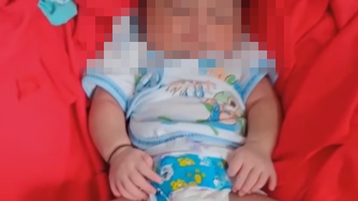 Bayi Sampang lahir dengan 6 jari di kedua tangan dan kaki.
