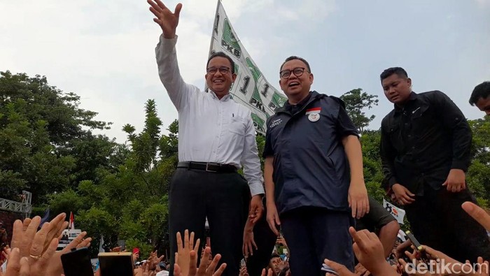 Capres nomor urut 1 Anies Baswedan saat kampanye di Brebes, Selasa (30/1/2024).