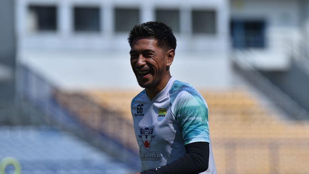 Daisuke Sato.