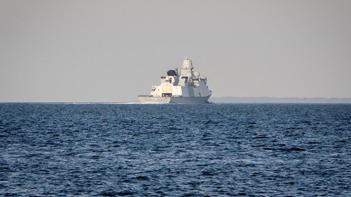 Danish frigate Iver Huitfeldt sets off for the Gulf of Aden, from the Naval Station in Korsoer, Denmark, January 29, 2024. The Danish frigate will contribute to strengthening maritime security in and around the Red Sea.  Ritzau Scanpix/Mads Claus Rasmussen via REUTERS    ATTENTION EDITORS - THIS IMAGE WAS PROVIDED BY A THIRD PARTY. DENMARK OUT. NO COMMERCIAL OR EDITORIAL SALES IN DENMARK.