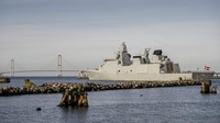 Pemerintah Denmark telah mengirimkan kapal fregat untuk bergabung dengan satuan tugas (satgas) maritim yang dibentuk Amerika Serikat (AS) di Laut Merah. Satgas tersebut dibentuk merespons serangan kelompok Houthi Yaman terhadap kapal-kapal komersial yang melintasi wilayah perairan tersebut.  