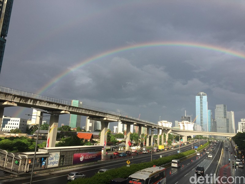 Double rainbow atau pelangi ganda