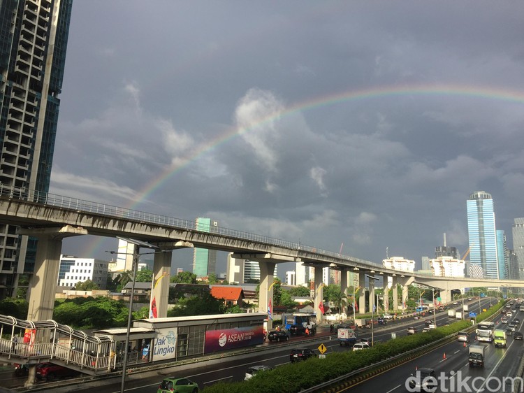 Double rainbow atau pelangi ganda