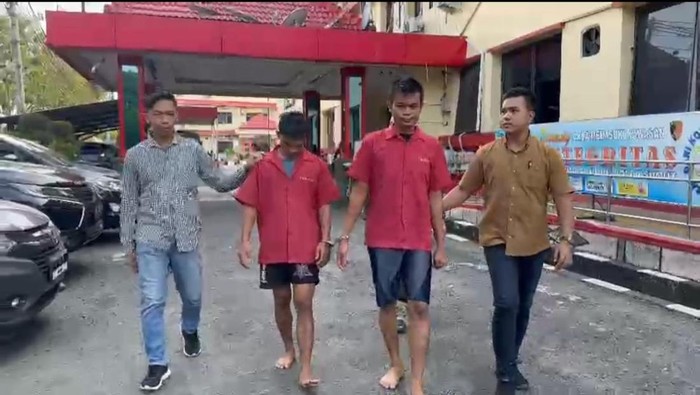 Dua dari delapan pelaku saat diamankan di Polda Sumut. (Istimewa)