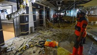 Lebih lanjut, dugaan awal menurut Ferry tabung gas tersebut lupa ditutup secara erat oleh para pekerja. Sehingga menurutnya gas tersebut menyebar dan mengakibatkan ledakan 6 unit outdoor central AC di lantai 1.