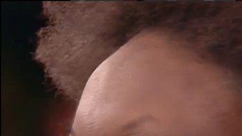 Dia adalah Jovante Carter pemegang rekor durasi terlama dengan bibir bawah menutupi lubang hidung, yakni 1 menit 2 detik. Foto: Brightside
