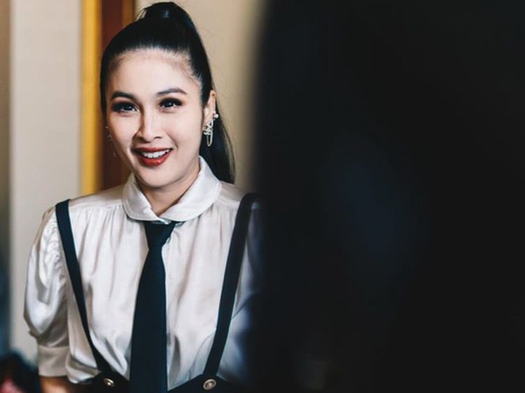 7 Foto Sandra Dewi yang Bikin Salfok Saat Ultah Anak, Makin Cantik di Usia 40