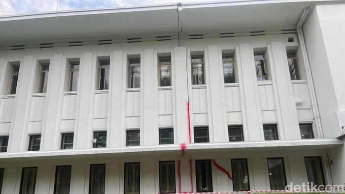 Gedung Kementerian ESDM Retak! Menterinya 'Minggat' Sementara