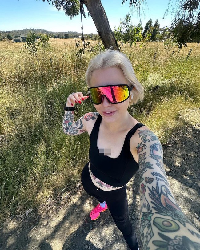 Wanita tersebut awalnya mengira bahwa kariernyanya di dunia hukum dan politik akan berakhir. Apalagi ketika itu banyak orang yang mengiriminya komentar jahat. Foto: Instagram Georgie Purcell