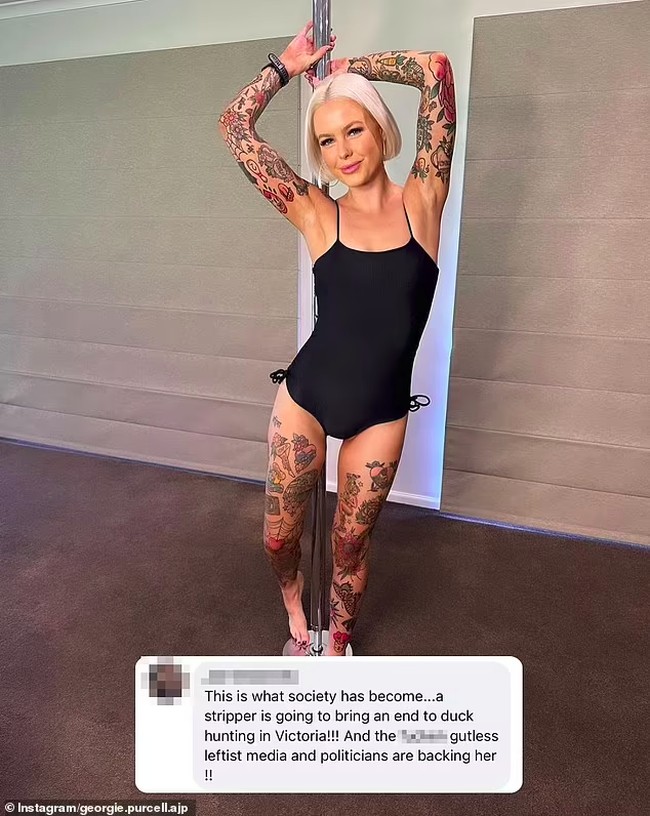 Ketika itu, foto-fotonya ketika berprofesi sebagai stripper dan pramusaji tanpa atasan di usia 19 tahun beredar. Geogie mengaku sebelumnya sudah berusaha keras untuk menyimpan kehidupan pribadinya tapi tiba-tiba postingan itu muncul di Facebook tahun lalu. Foto: Instagram Georgie Purcell