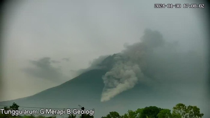 Tangkapan layar laporan BPPTG mencatat Gunung Merapi kembali memuntahkan awan panas pada sore ini, Selasa (30/1/2024).