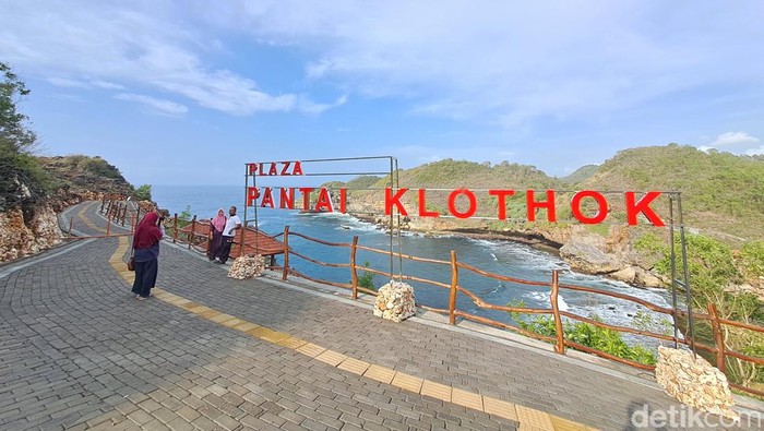 Pantai Klothok dan Waduk Gajah Mungkut (WGM) Wonogiri.