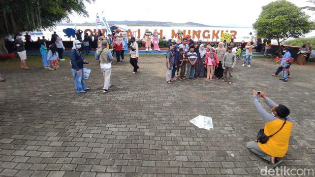 Pantai Klothok dan Waduk Gajah Mungkut (WGM) Wonogiri.