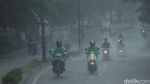 Hati-hati di Jalan, Cuaca Ekstrem di Jakarta Hingga Awal Februari