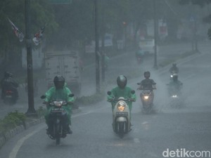 Daftar Daerah Berisiko Cuaca Ekstrem hingga 4 Maret, Hujan Lebat-Puting Beliung