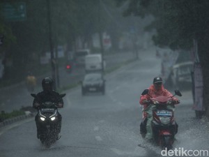 Update Peringatan Dini BMKG: Makassar Masih Dilanda Hujan Sedang-Lebat hingga 16.00 Wita